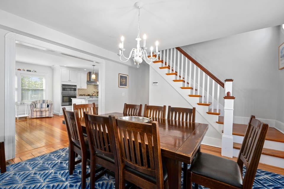 Historic Sea Captain's Home in Downtown Chatham House in Chatham