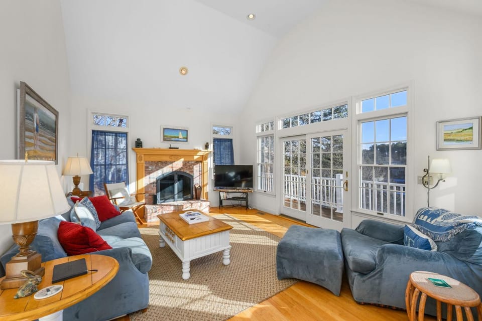Lake front, Near Beach, AC, WiFi, Pet Friendly near Bike Path House in Harwich