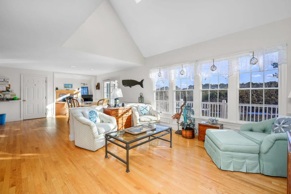 Lake front, Near Beach, AC, WiFi, Pet Friendly near Bike Path House in Harwich
