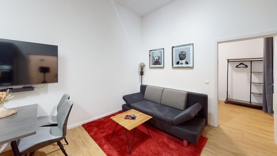 TV and multimedia, Living room, Seating area, Dining area