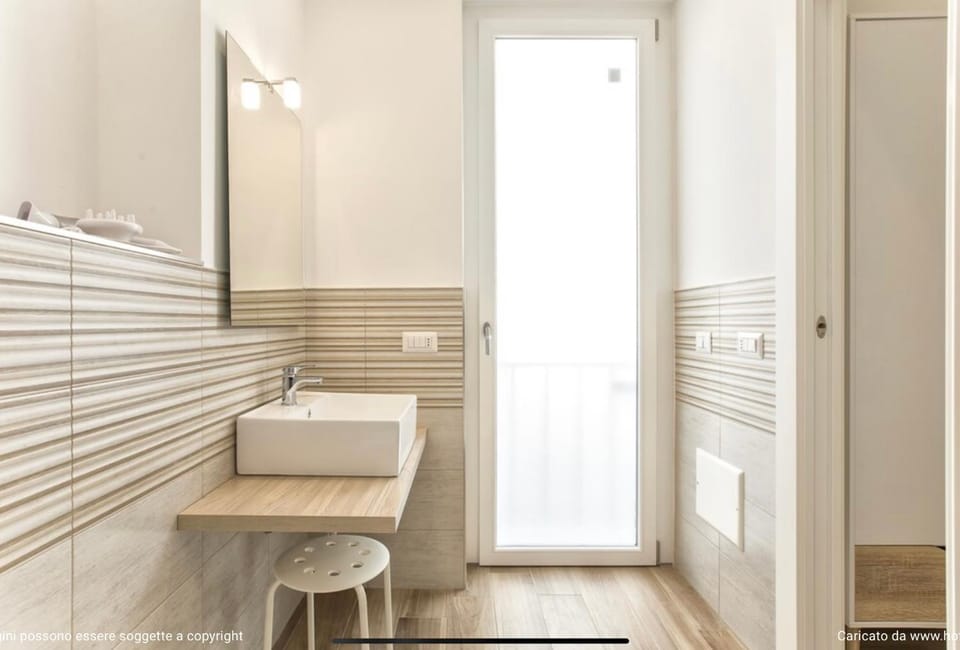 Shower, Bathroom, bidet, heating, towels