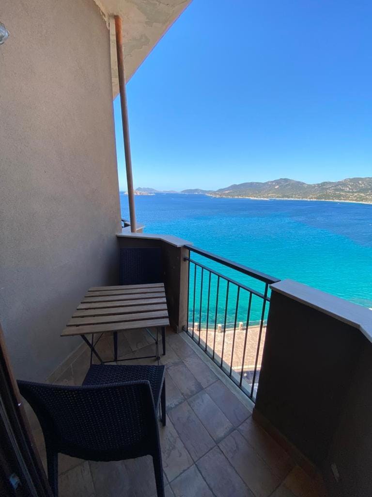 Day, Natural landscape, View (from property/room), Balcony/Terrace, Dining area, Sea view