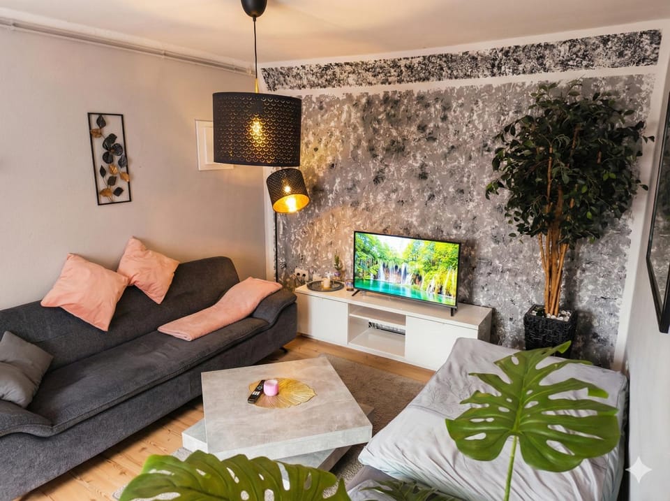Bed, TV and multimedia, Living room