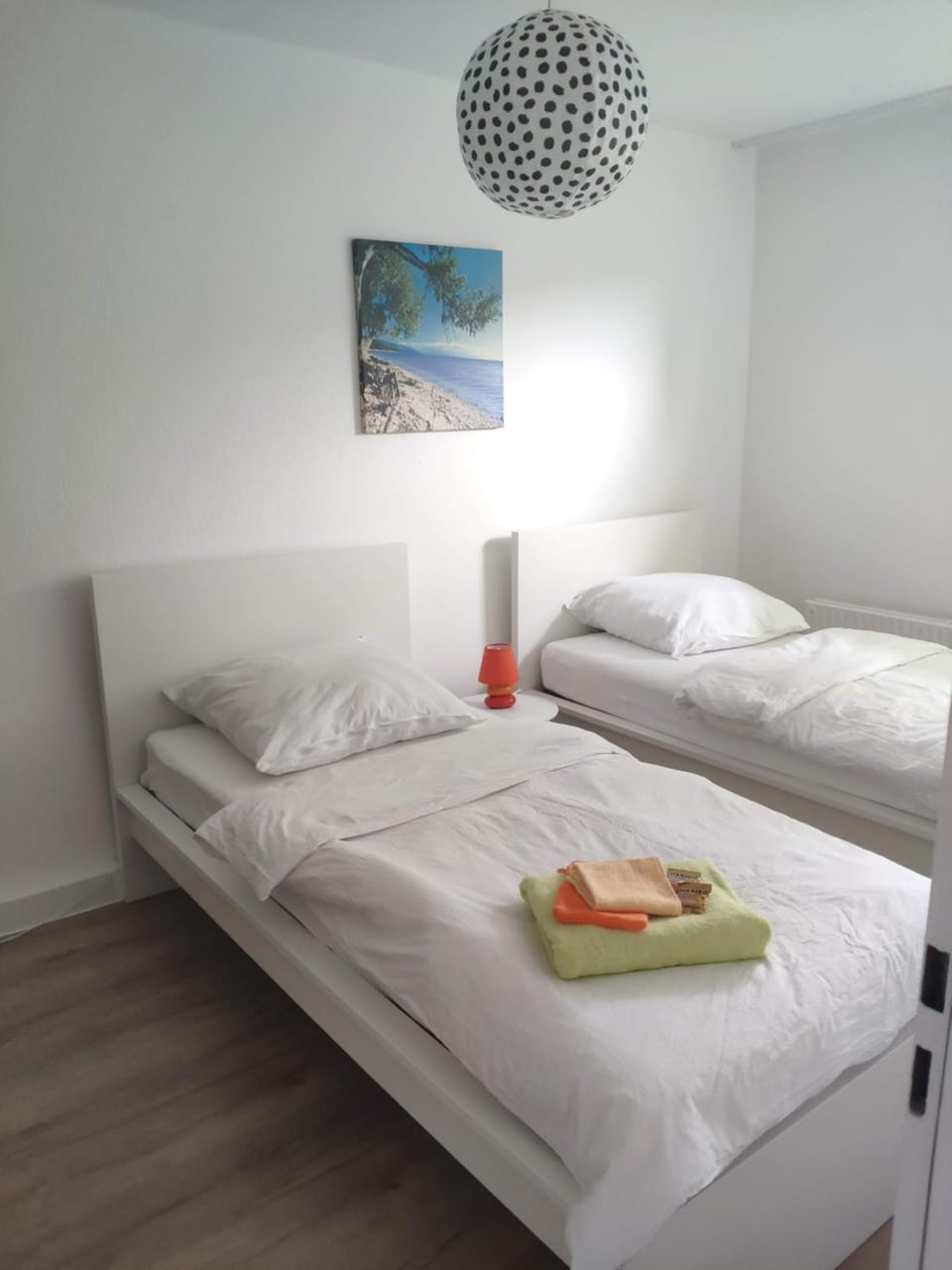 Bed, Bedroom, towels