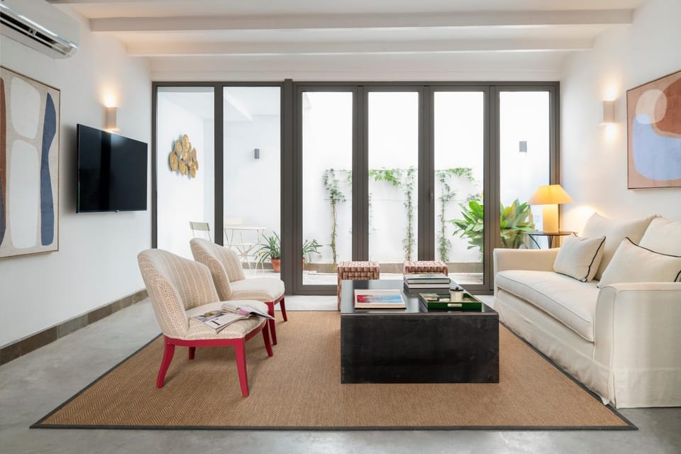 TV and multimedia, Living room, Seating area, air conditioner