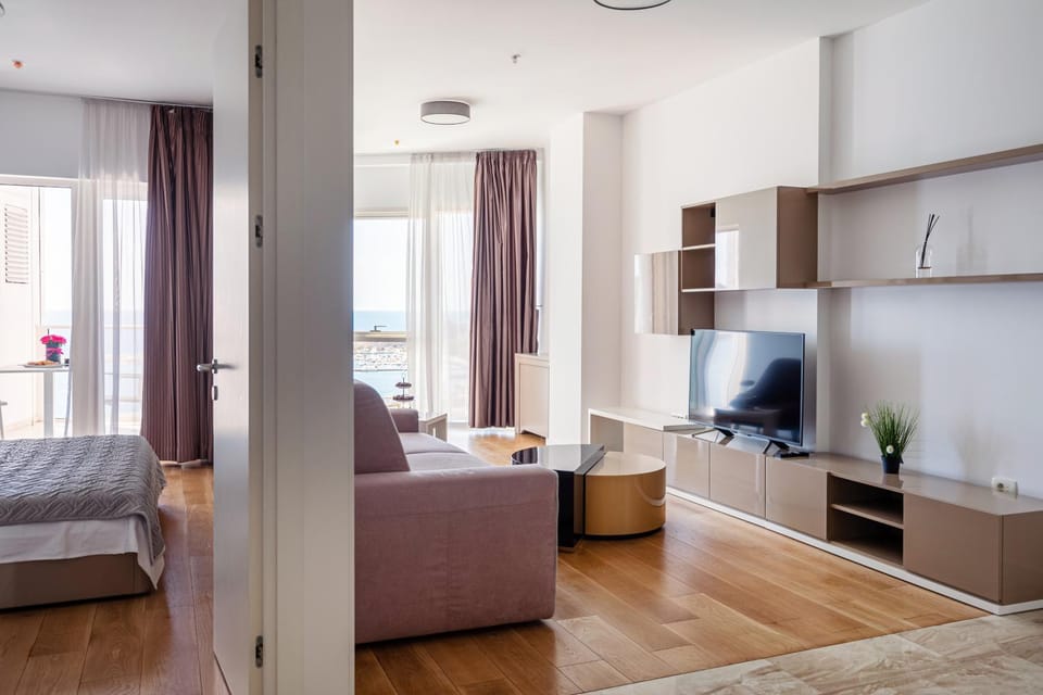 Living room, Photo of the whole room, Seating area, Bedroom