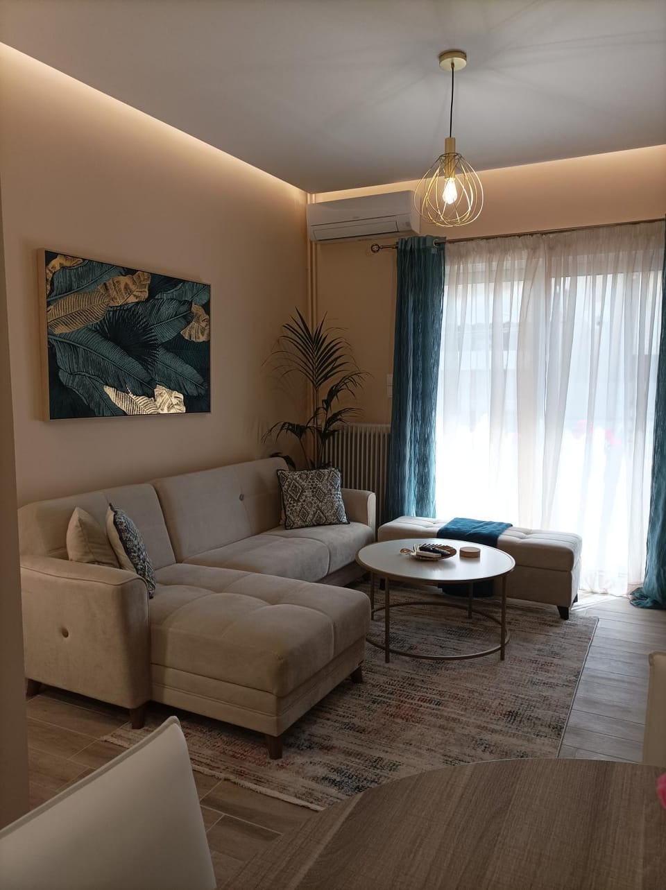 TV and multimedia, Living room, Dining area, air conditioner