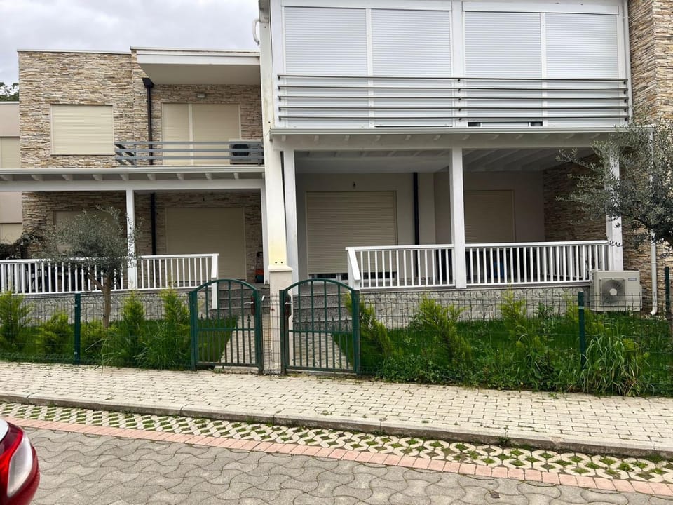 Property building, Day