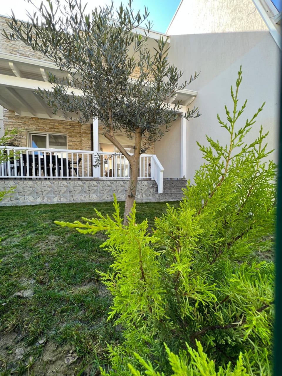 Property building, Spring, Day, Garden, View (from property/room), Balcony/Terrace, Garden view