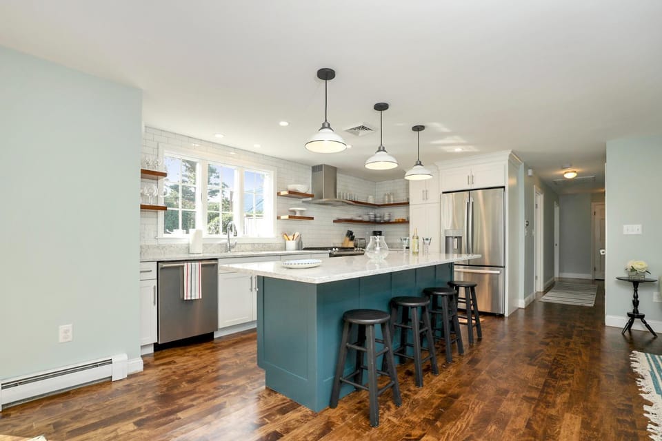 Newly updated home sleeps 7, AC, free WIFI, half mile to town House in Chatham