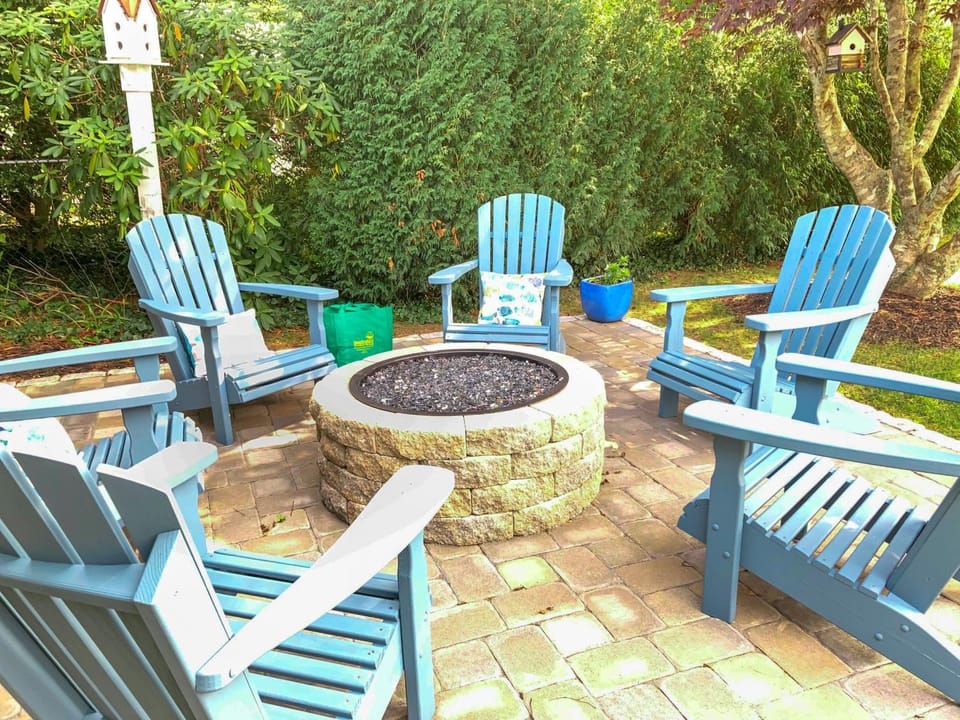 Newly updated home sleeps 7, AC, free WIFI, half mile to town House in Chatham