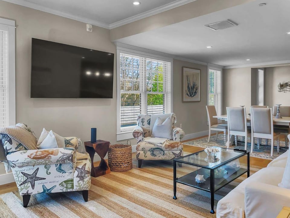 TJs Tide: Prime Location Condo w/ Outdoor Deck House in Harwich