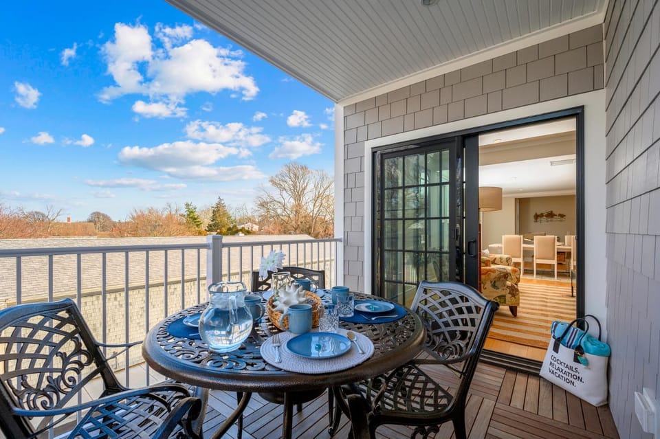 TJs Tide: Prime Location Condo w/ Outdoor Deck House in Harwich