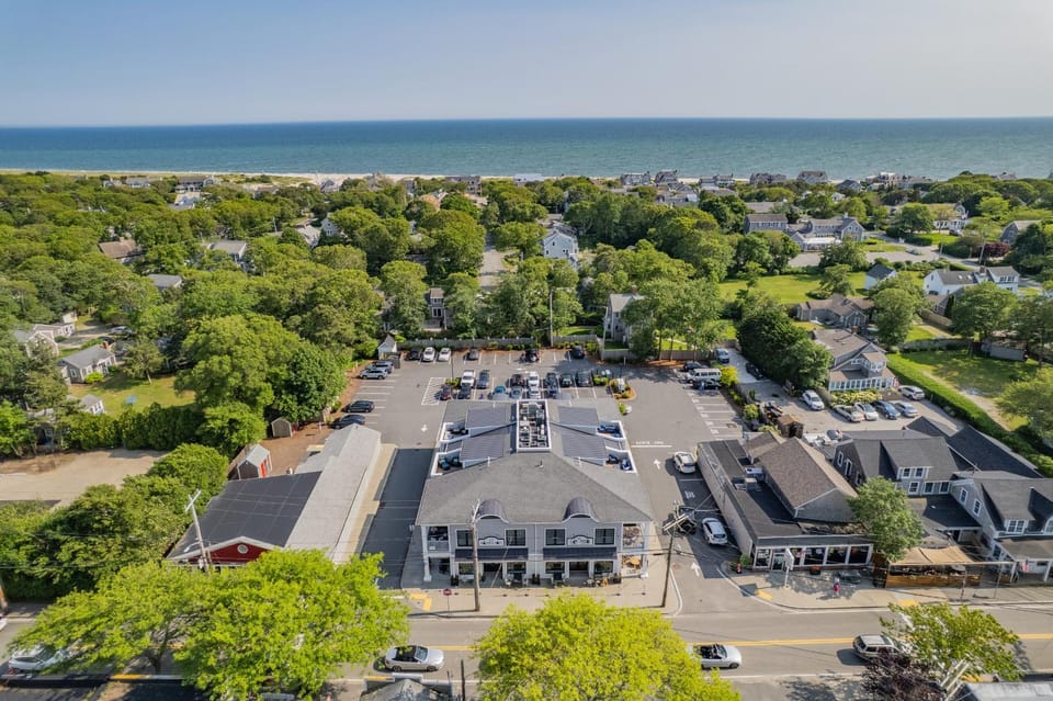 TJs Tide: Prime Location Condo w/ Outdoor Deck House in Harwich
