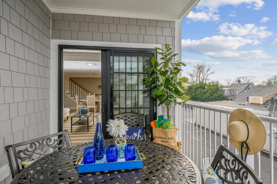 Dolce Vita: Luxury Condo with Rooftop Terrace House in Harwich