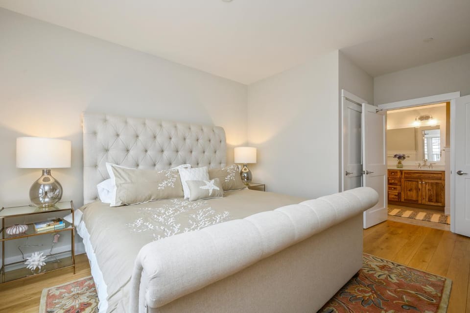 Dolce Vita: Luxury Condo with Rooftop Terrace House in Harwich