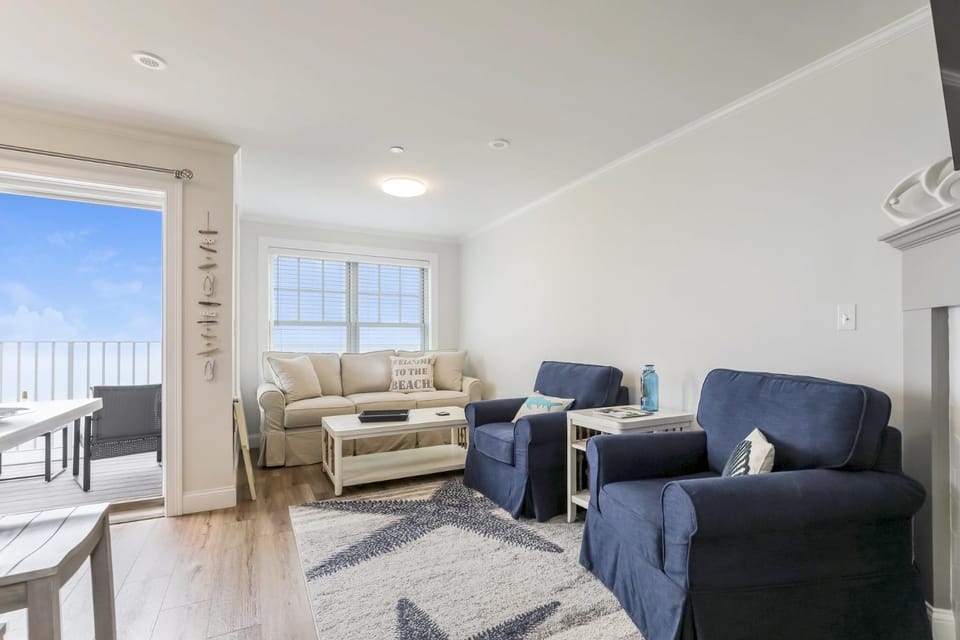 Steps to the Surf—Modern Oceanfront Condo House in Dennis Port