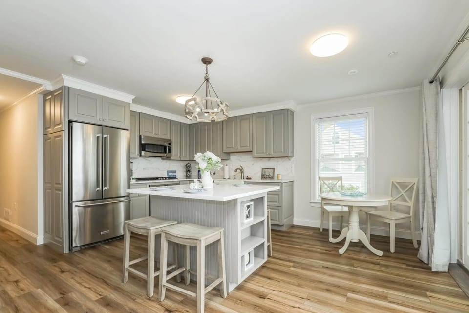 Steps to the Surf—Modern Oceanfront Condo House in Dennis Port