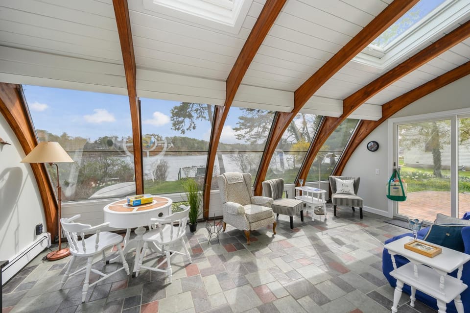 Poppys Pond: Pondfront Cape Home with A/C Wifi House in Harwich