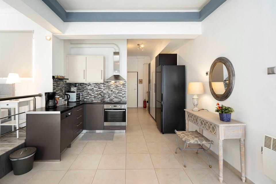 Mirabella spacious studio Apartment in Athens