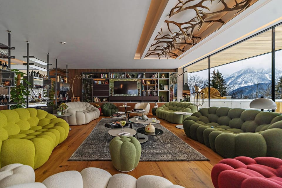 Communal lounge/ TV room
