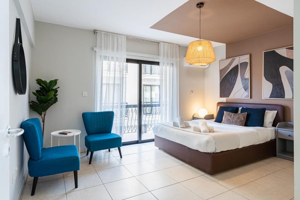 Bed, View (from property/room), Seating area, Bedroom, towels, air conditioner