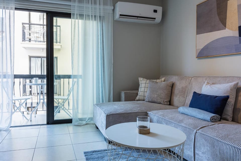 View (from property/room), Balcony/Terrace, Living room, Seating area, air conditioner