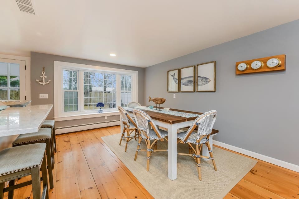 Tide the Knot: Cozy Cape w/ Yard Central A/C House in Hyannis Port