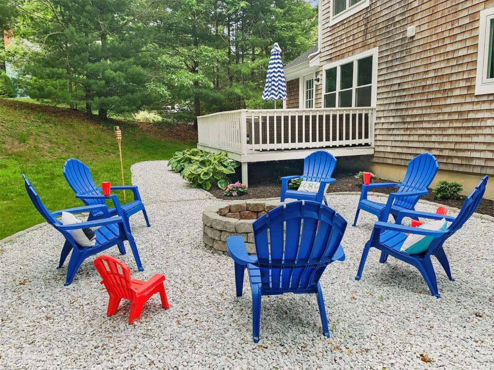 Moon Compass Escape – Spacious Cape Cod Retreat House in Mashpee