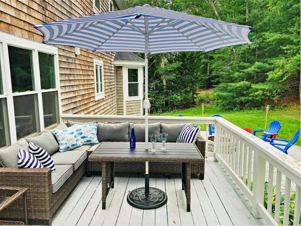 Moon Compass Escape – Spacious Cape Cod Retreat House in Mashpee