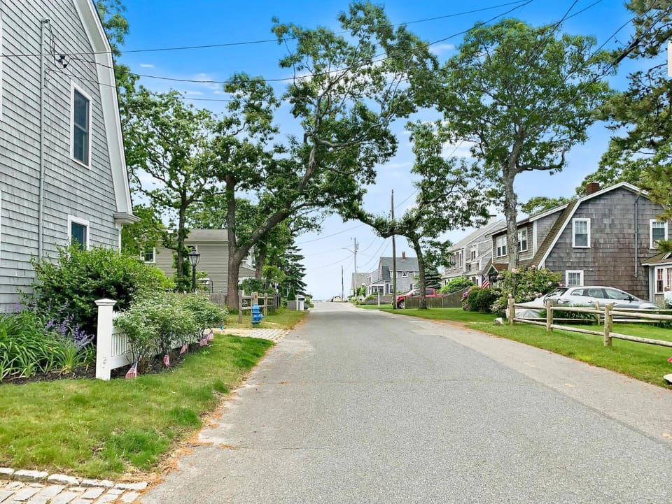 Beach Bliss at The Sandpiper Cottage House in Harwich