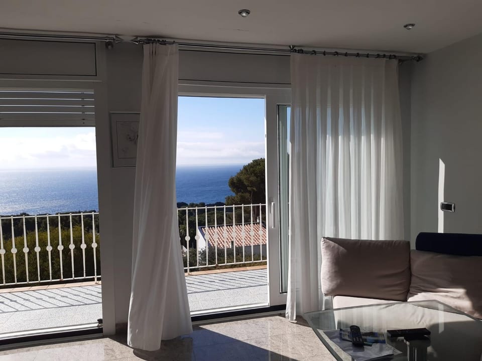 Natural landscape, View (from property/room), Balcony/Terrace, Living room, Seating area, Sea view