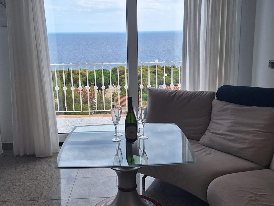 Living room, Sea view