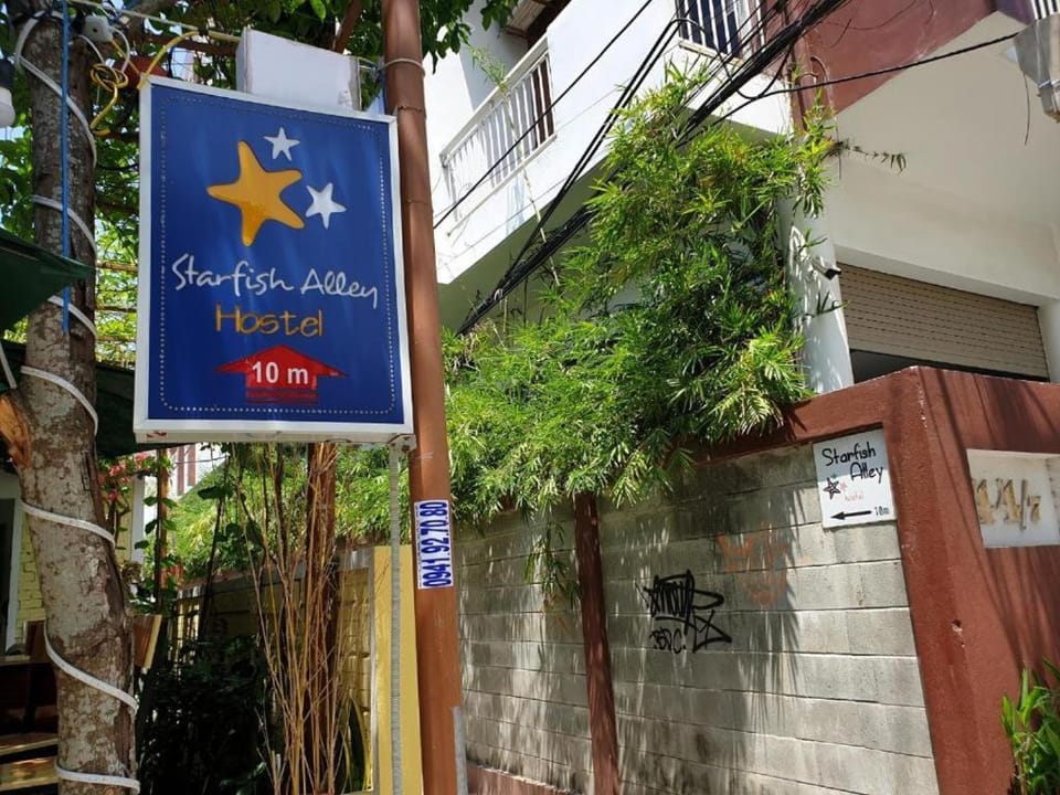 Day, Property logo or sign