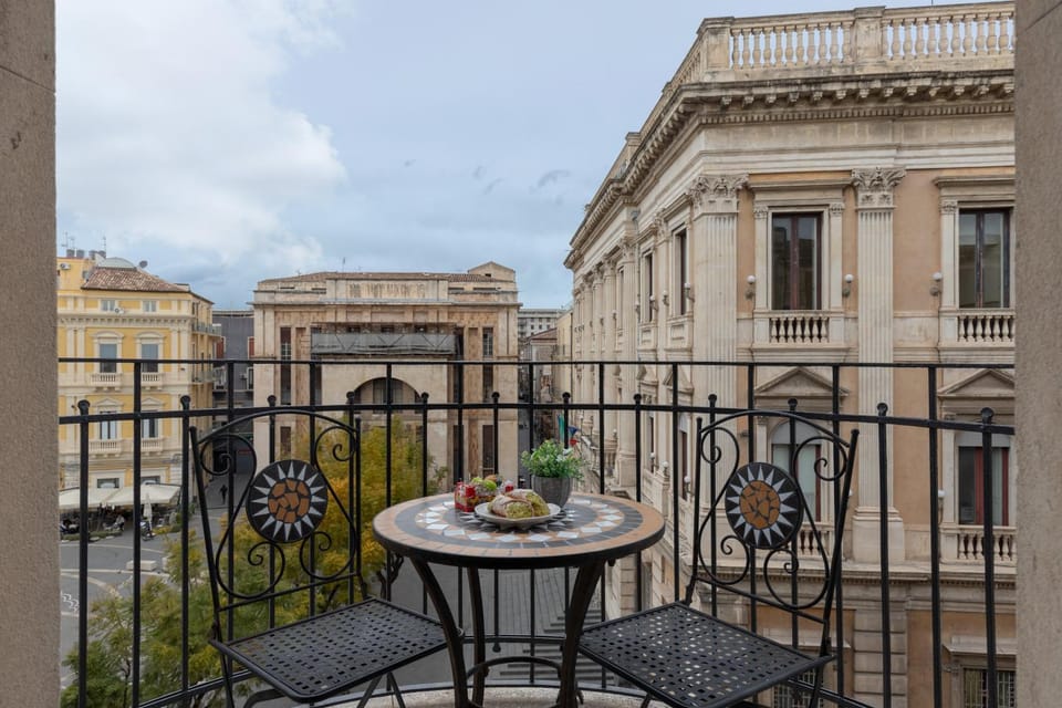 Property building, View (from property/room), Balcony/Terrace, Landmark view