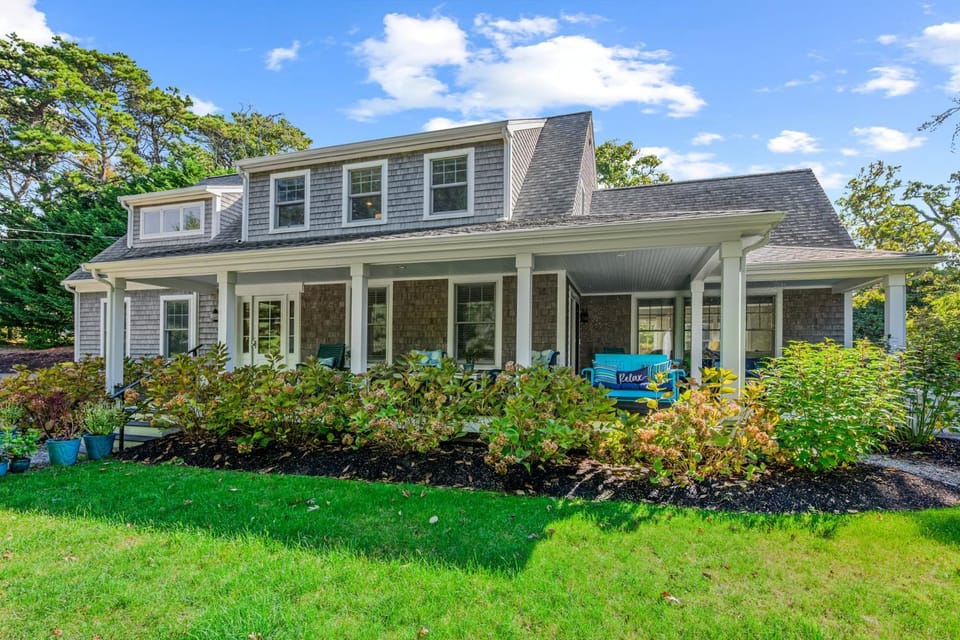 Chatham Luxury Retreat—Porch, Art Family Fun House in Harwich