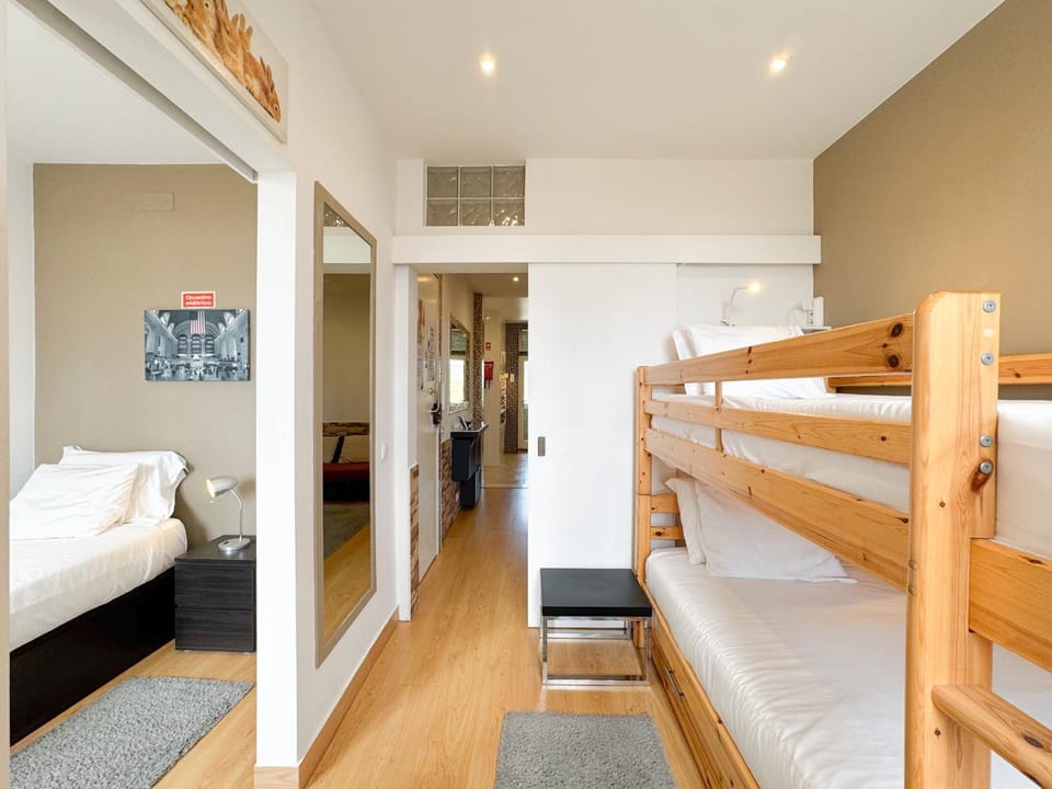 Bedroom, bunk bed