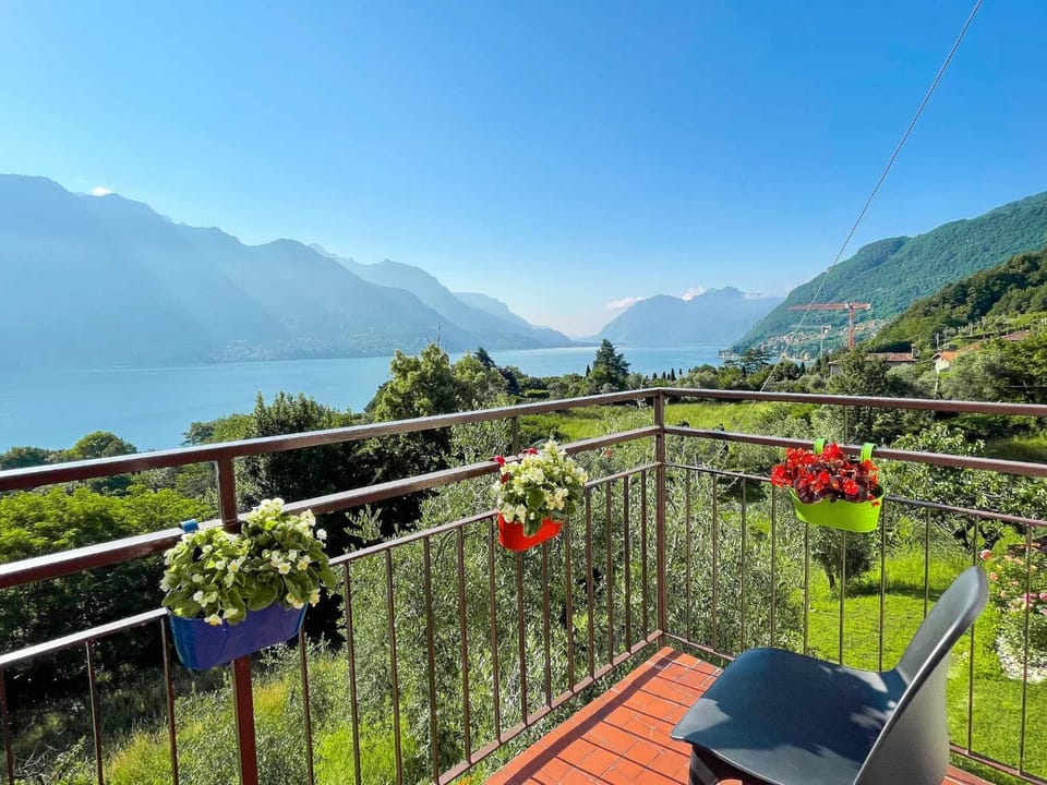 Appartamento Tivano, balcone con vista lago Apartment in Bellagio