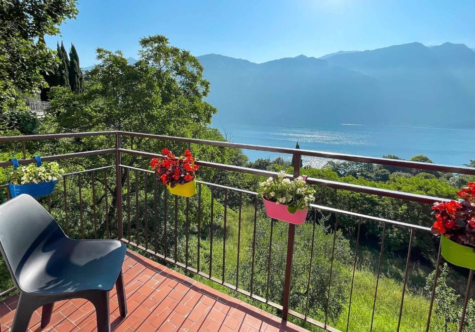 Appartamento Tivano, balcone con vista lago Apartment in Bellagio