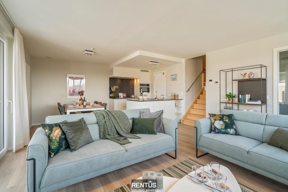Kitchen or kitchenette, Living room, Seating area