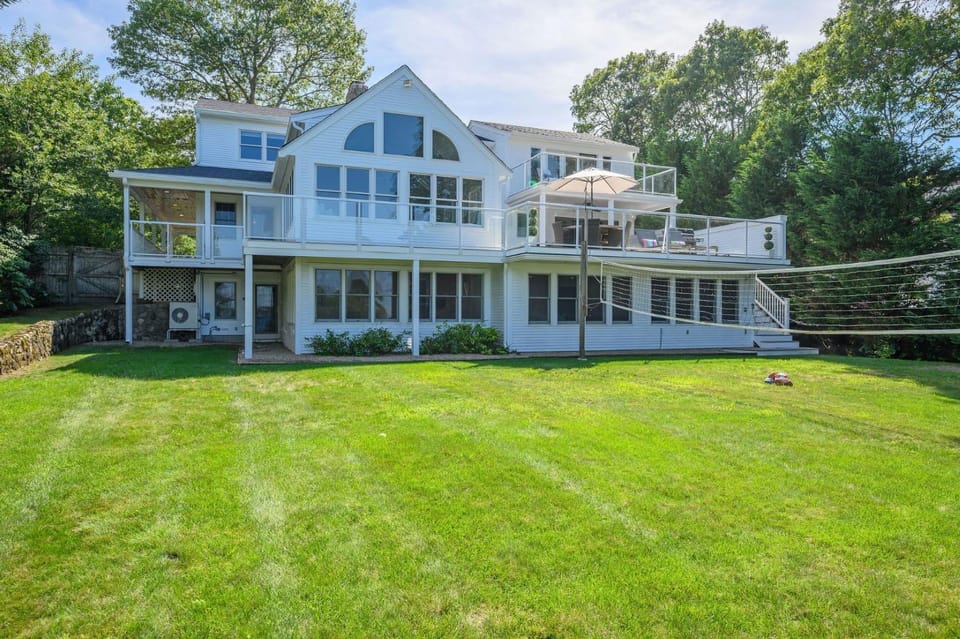 Relax by the Lake: Private Beach Views House in Centerville