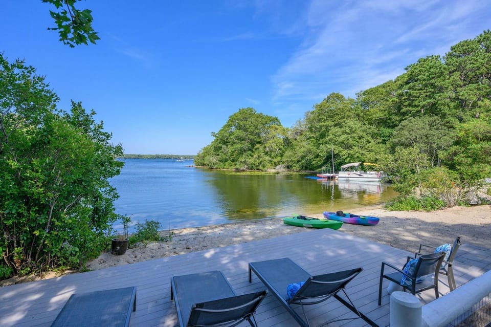 Relax by the Lake: Private Beach Views House in Centerville