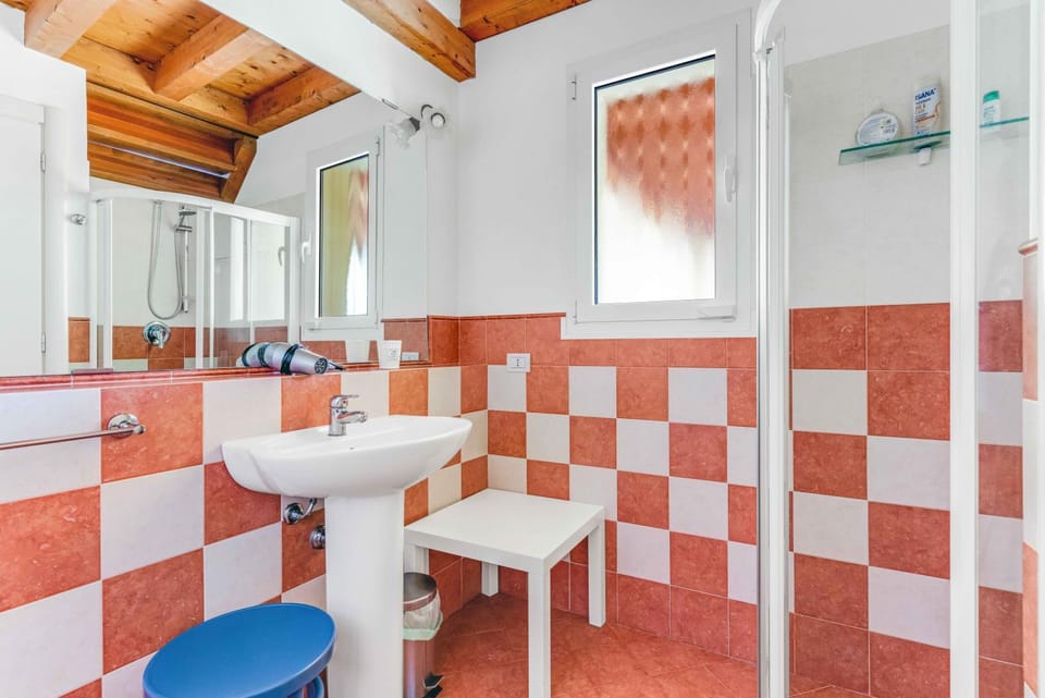 Bathroom, heating, heating, towels, towels