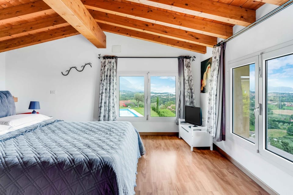 View (from property/room), View (from property/room), Photo of the whole room, Bedroom, towels, towels