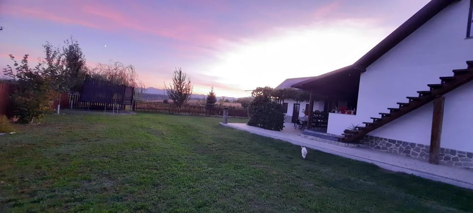 Căsuța din Deal House in Romania