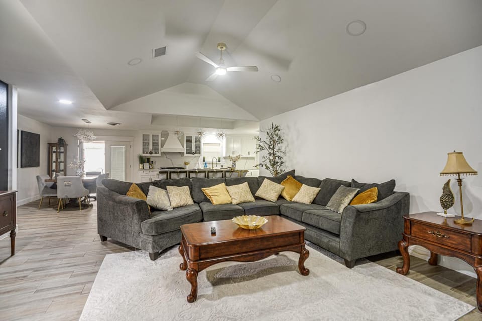 Centrally Located Eagle Pass Home w/ Pool! House in Eagle Pass