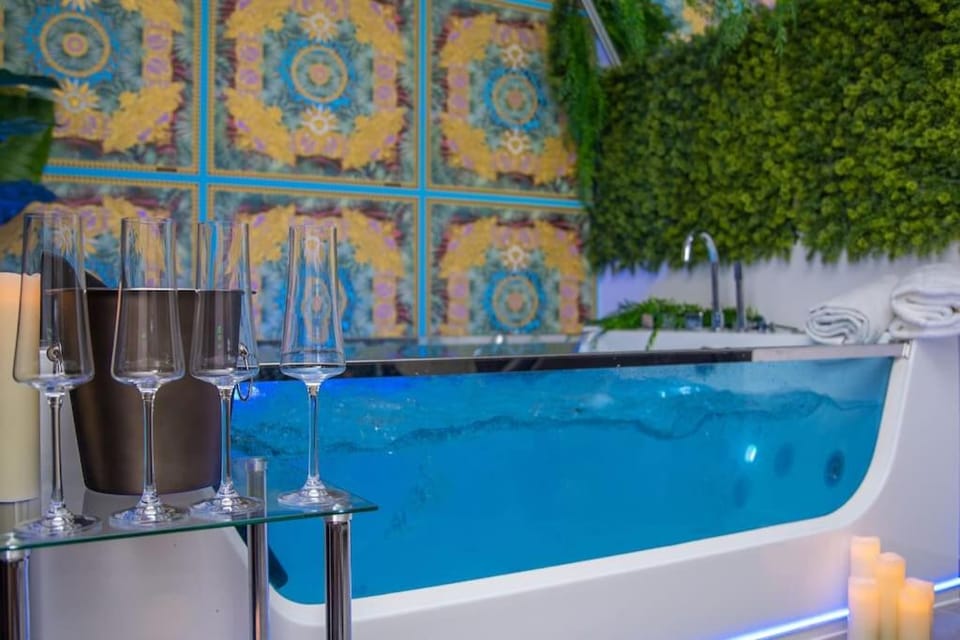 luxury Love Room Spa Whirlpool Jacuzzi Apartment in Nuremberg