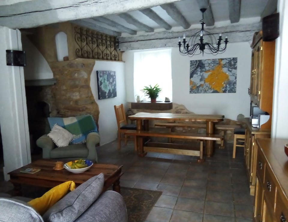 Seating area, Dining area