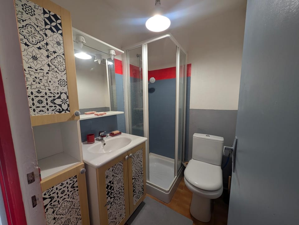 Shower, Toilet, Bathroom