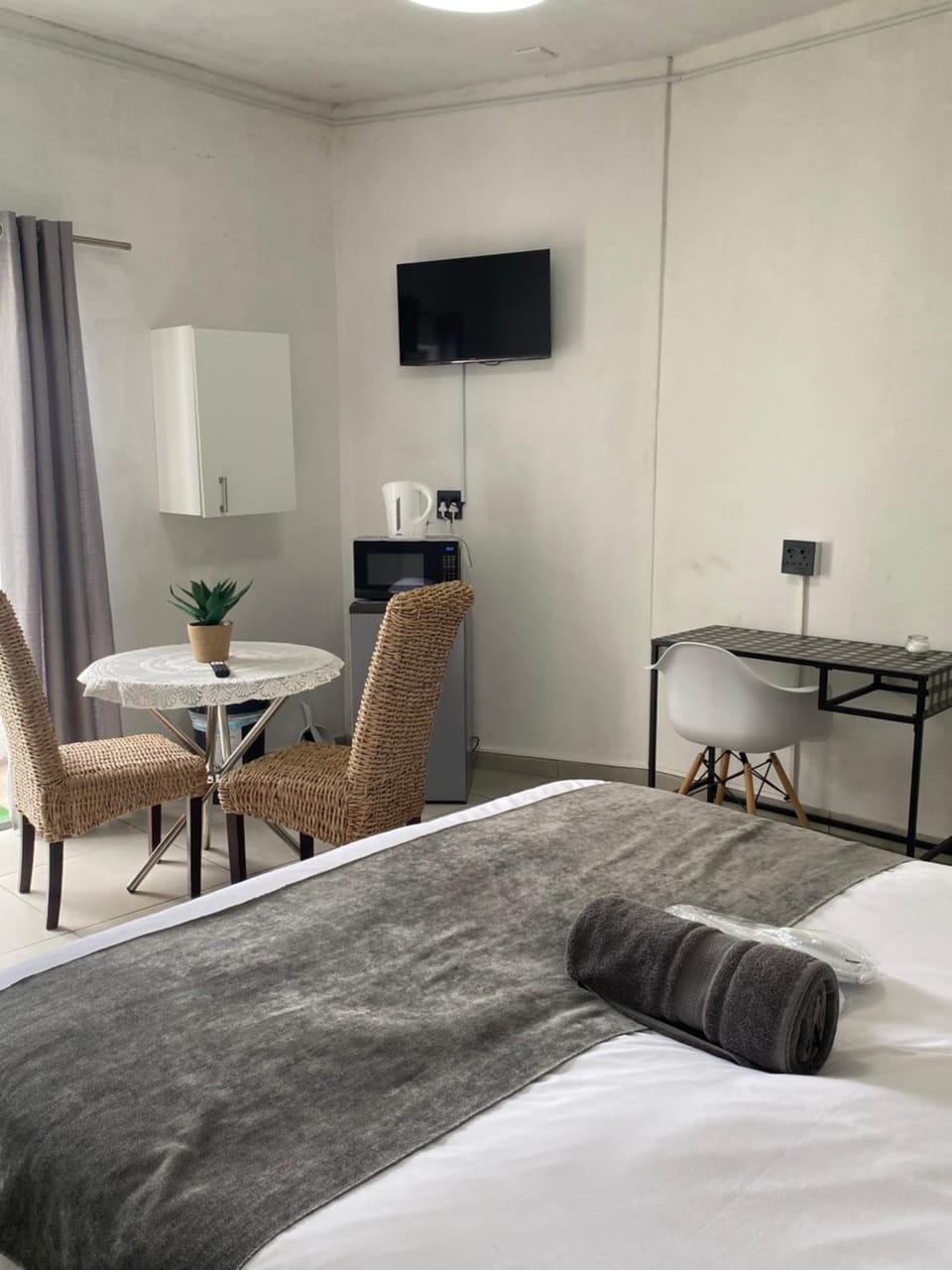 Bed, TV and multimedia